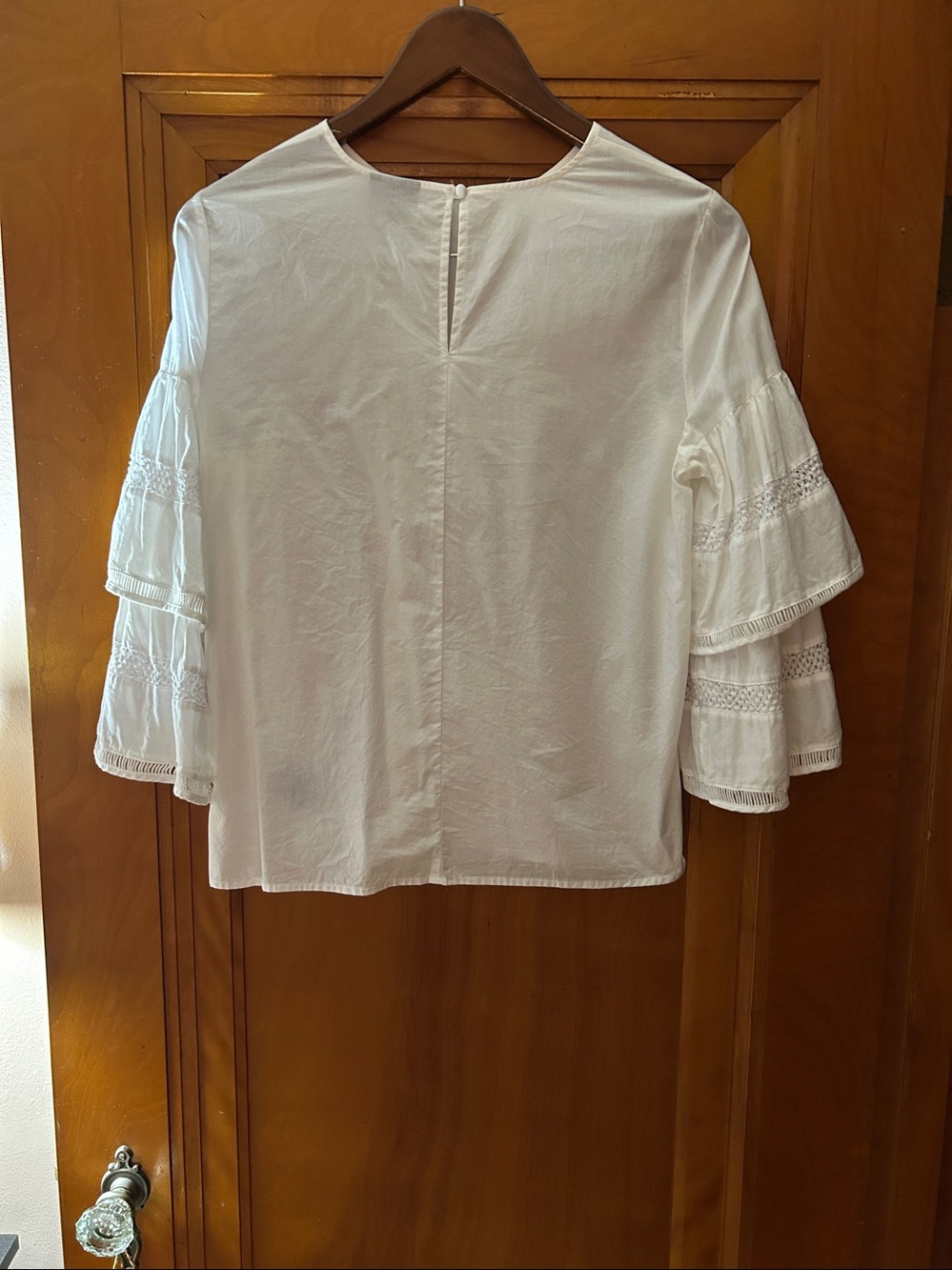 Who What Wear White Ruffled Tier Sleeve Blouse; 100% cotton; medium - Picture 8 of 9